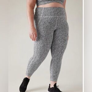 ATHLETA SALUTATION STASH II TEXTURED TIGHT